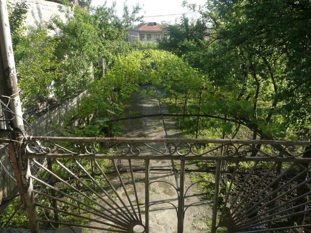 Gvirilas Sakhli Guest House Khashuri 外观 照片